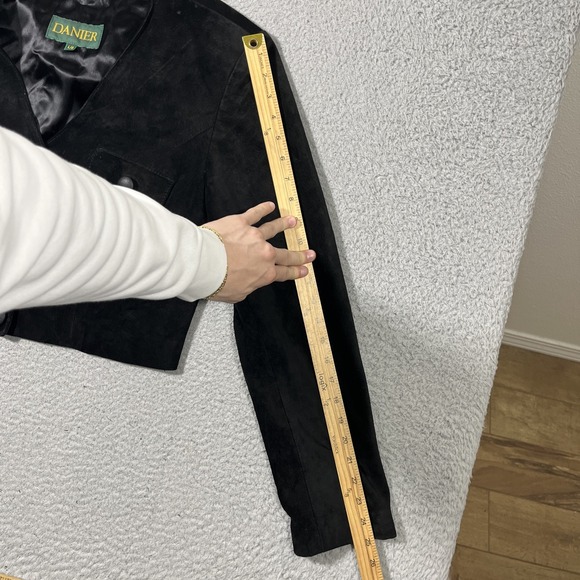 VTG Danier Suede Crop Jacket Women's L Black Genuine Leather Lined Button City - Picture 9 of 11